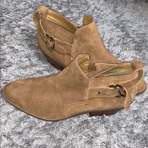 BNWOT Steve Madden Swede Booties